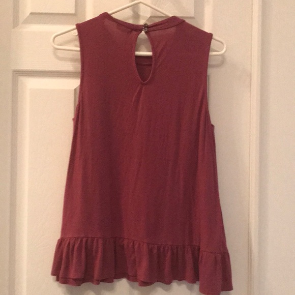 Maroon lace sleeveless top - Picture 2 of 2